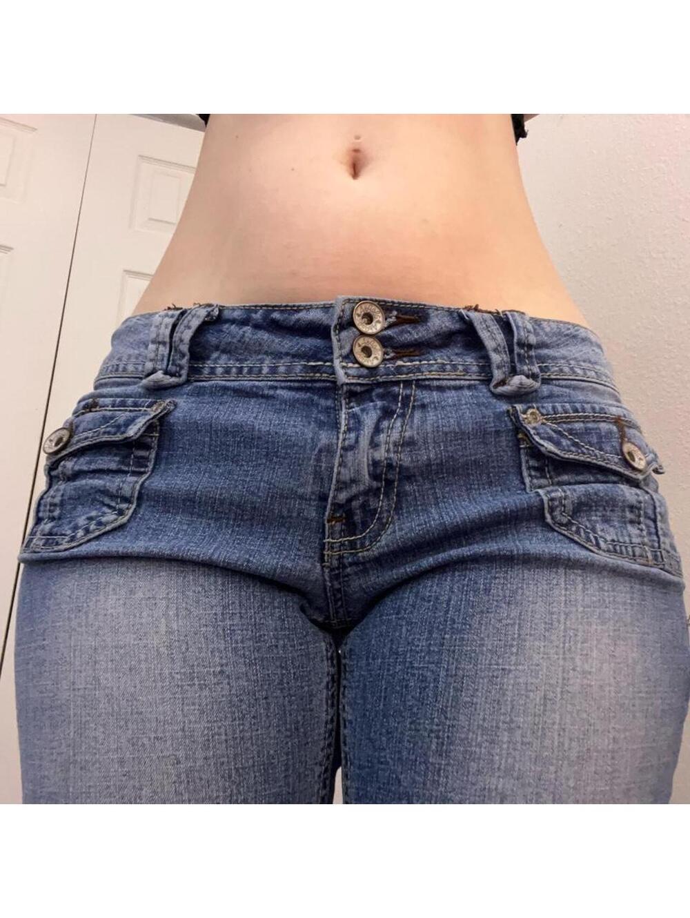 Low rise jeans with cargo pockets